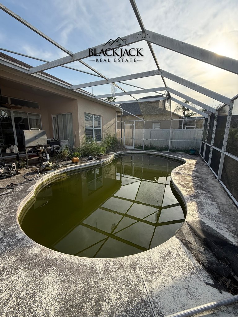 04-pool-before