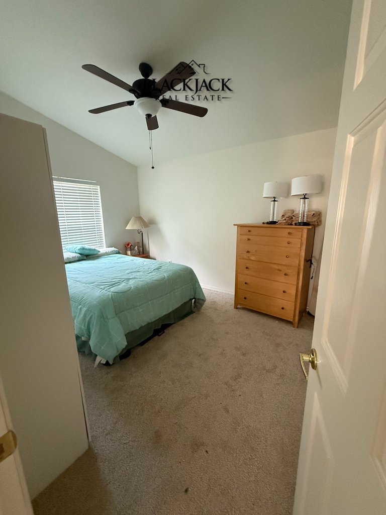 10-bedroom-before