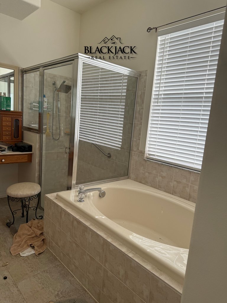 11-primary-bath-before
